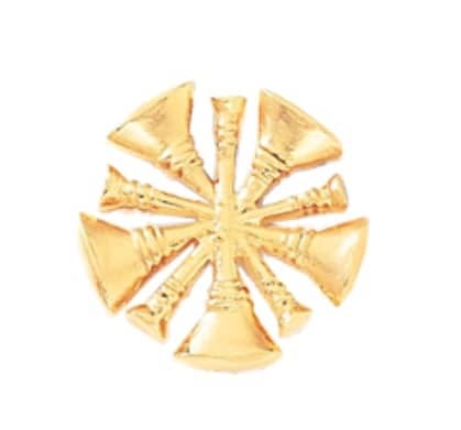 BLACKINTON 5 CROSSED BUGLES PIN